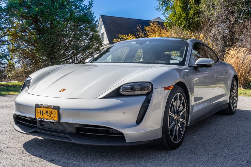 Chiếc xe điện Porsche mất giá một nửa chỉ sau hai năm - 1