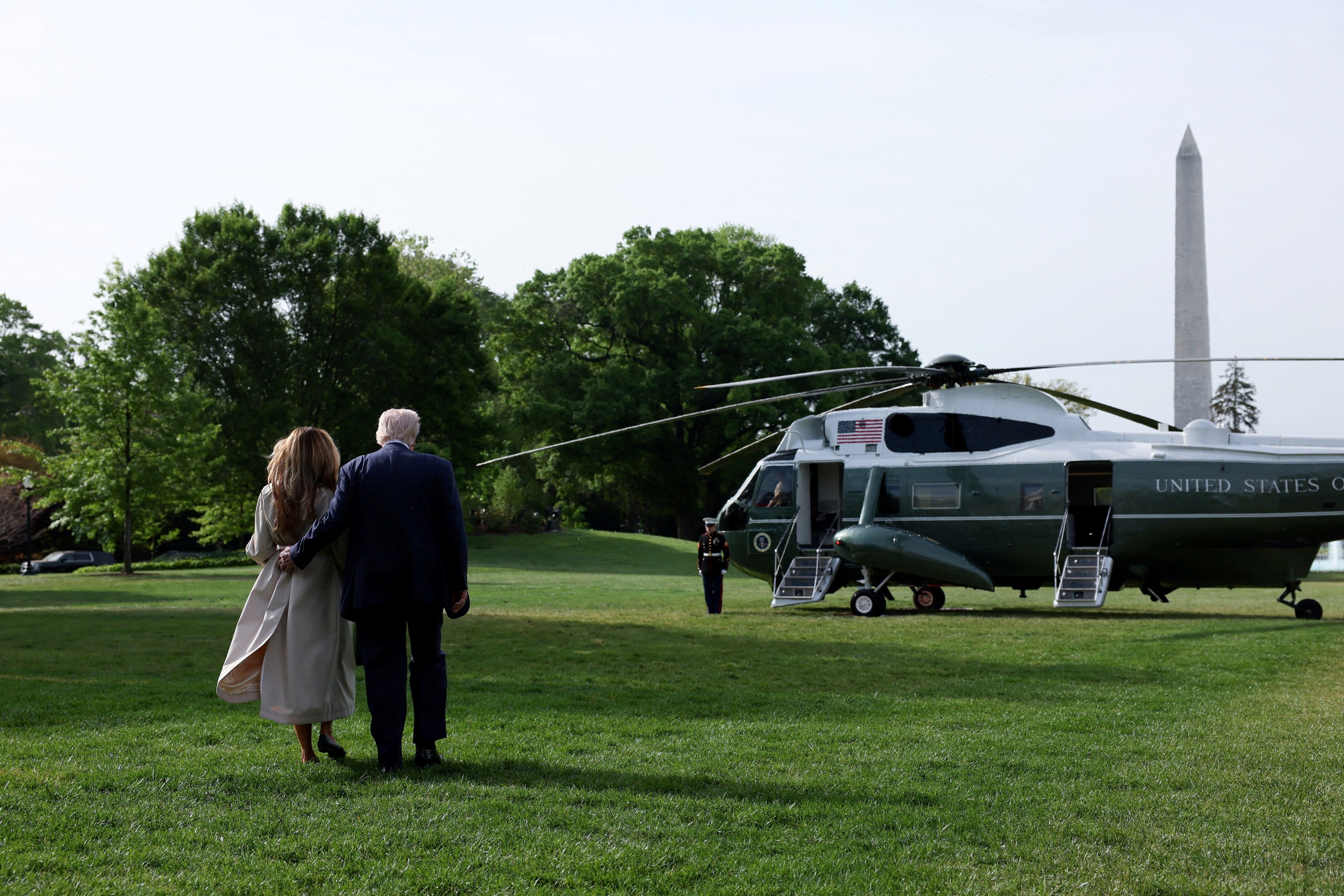 Tiệc sinh nhật lãng mạn trên Air Force One - Ảnh 1.