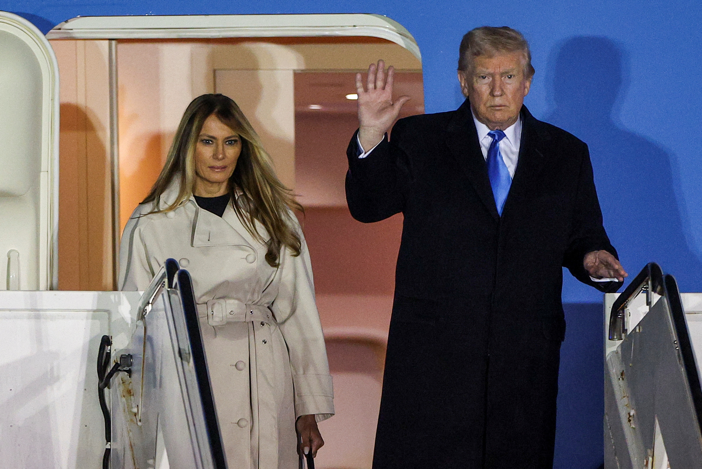 Tiệc sinh nhật lãng mạn trên Air Force One - Ảnh 2.