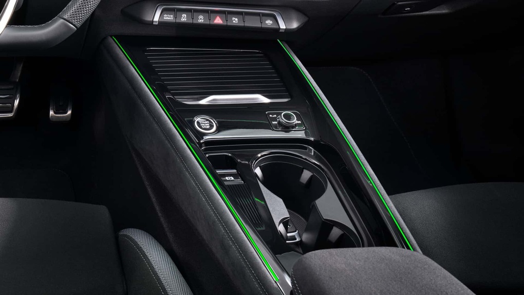 Sự Thay Đổi Đáng Chú Ý Trong Thiết Kế Điều Khiển Của Audi Q3 - 2