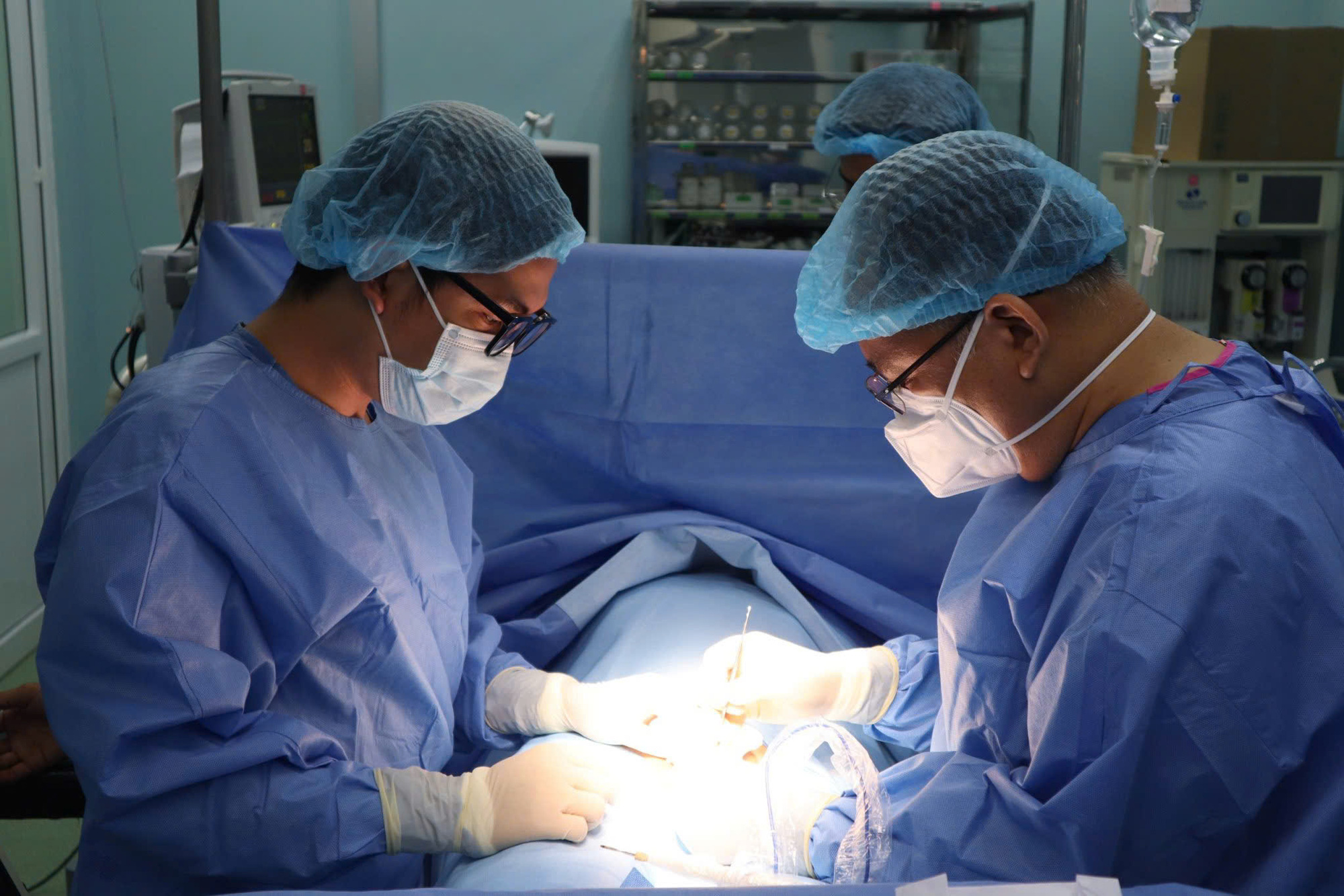 Ẩn tinh hoàn: Nguy cơ vô sinh và ung thư, dấu hiệu nhận biết từ bác sĩ - Ảnh 1.