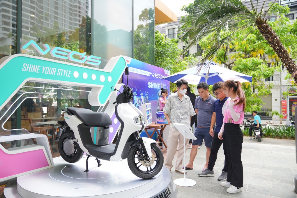 Công Nghệ và Cuộc Sống Hiện Đại Của Giới Trẻ - 4