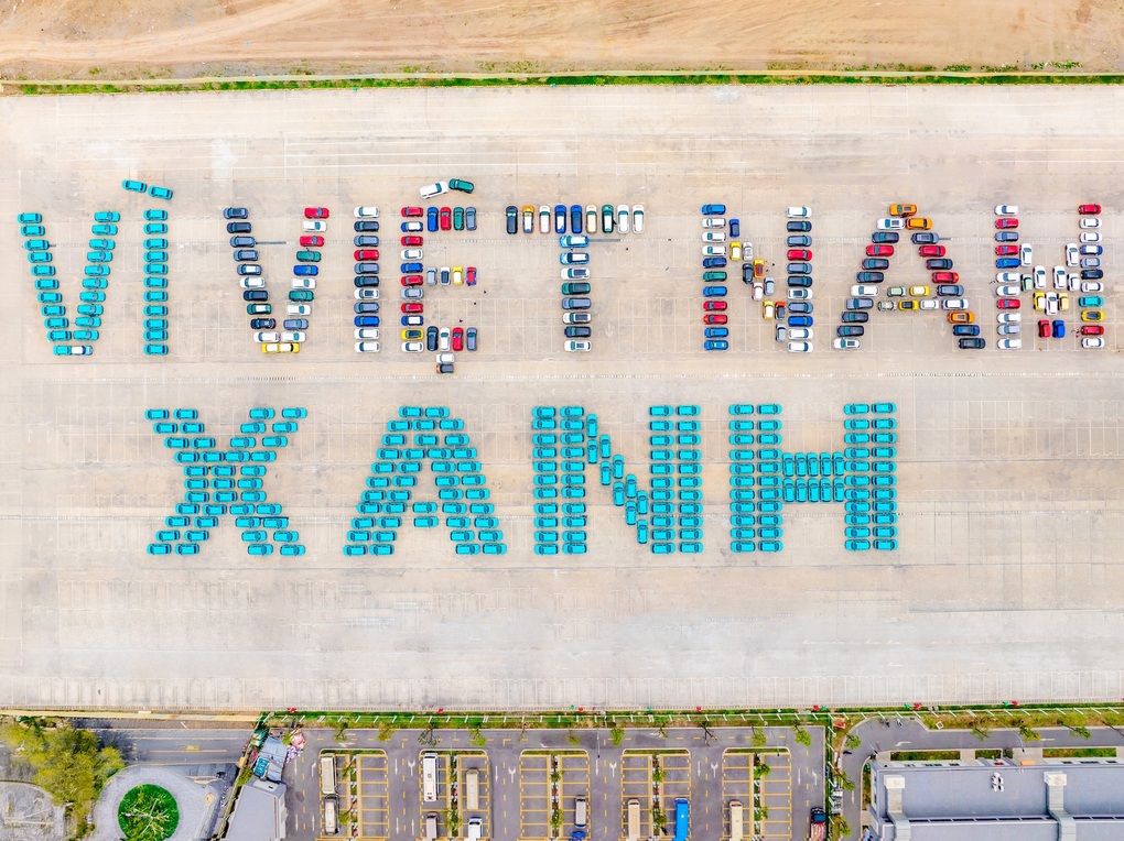 Gần 400 xe điện tạo hình chữ Vì Việt Nam xanh tại Ngày hội xanh 2025 - 1