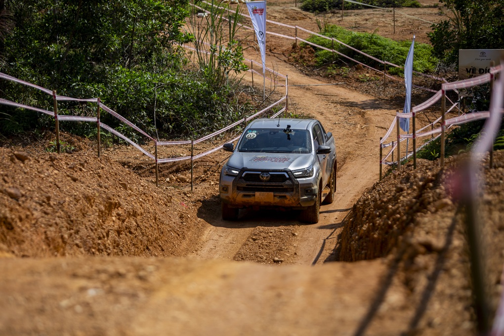 Toyota Hilux: Chiến binh không ngại thử thách địa hình - 3