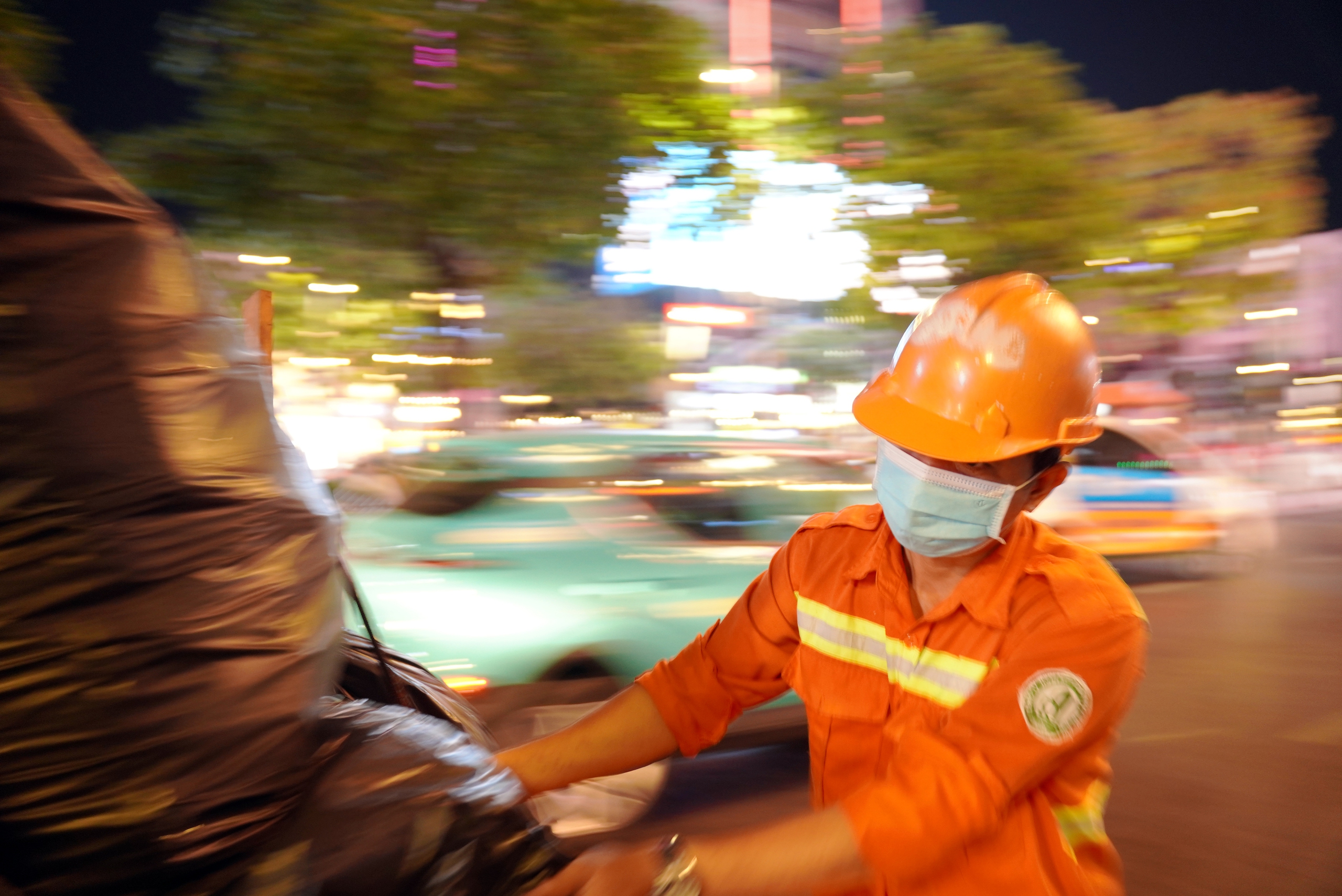 Những Người Âm Thầm Góp Phần Làm Đẹp Ngày Lễ - Ảnh 3.