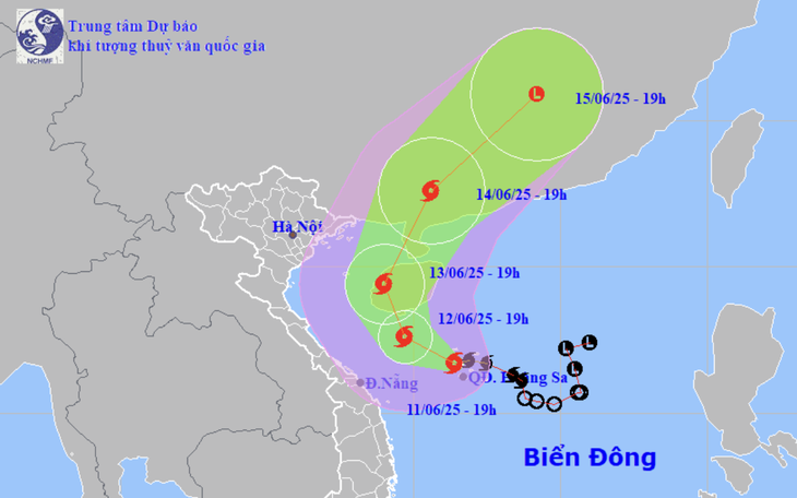 Bão số 1 gia tăng cường độ, tiếp tục trút mưa xuống Trung Bộ - Ảnh 1.