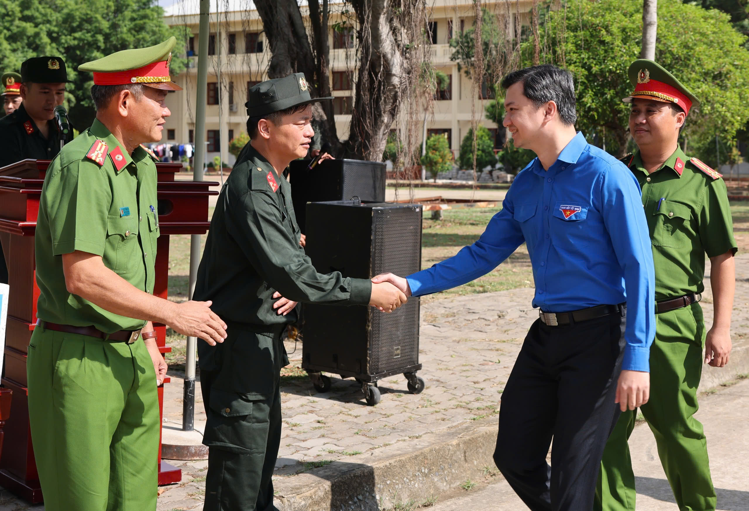 Bí thư Trung ương Đoàn thăm, động viên Cảnh sát cơ động kỵ binh - Ảnh 2.