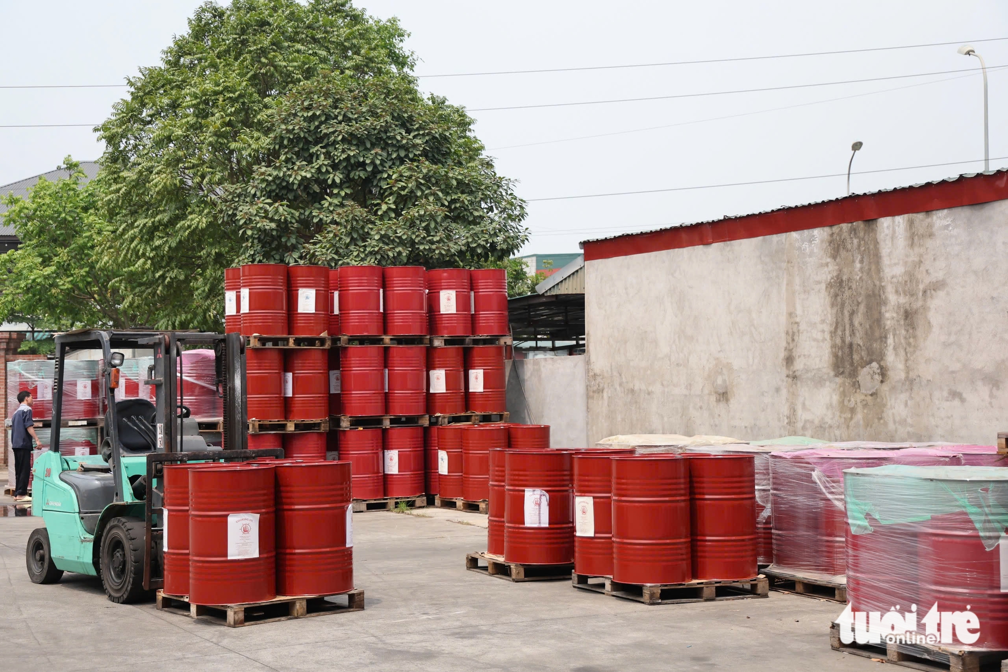 Khám Phá Xưởng Sản Xuất Hàng Giả - Ảnh 3.