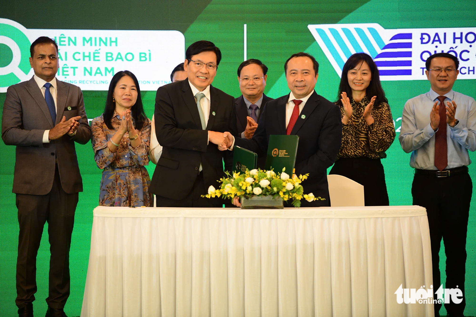 Hợp tác giữa Đại học Quốc gia TP.HCM và Liên minh Tái chế Bao bì Việt Nam - Ảnh 1.