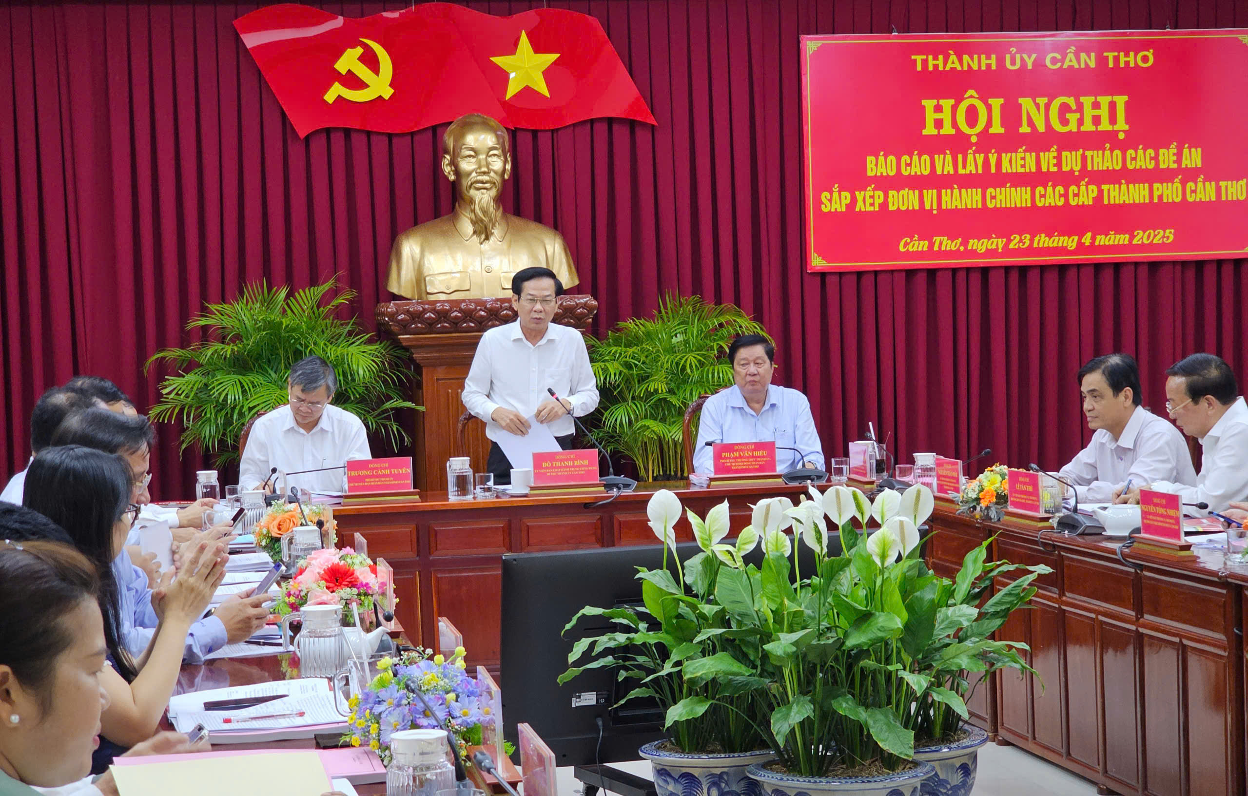 Cải cách hành chính tại Cần Thơ: Bí thư Đỗ Thanh Bình nhấn mạnh vai trò giải thích cho dân - Ảnh 1.