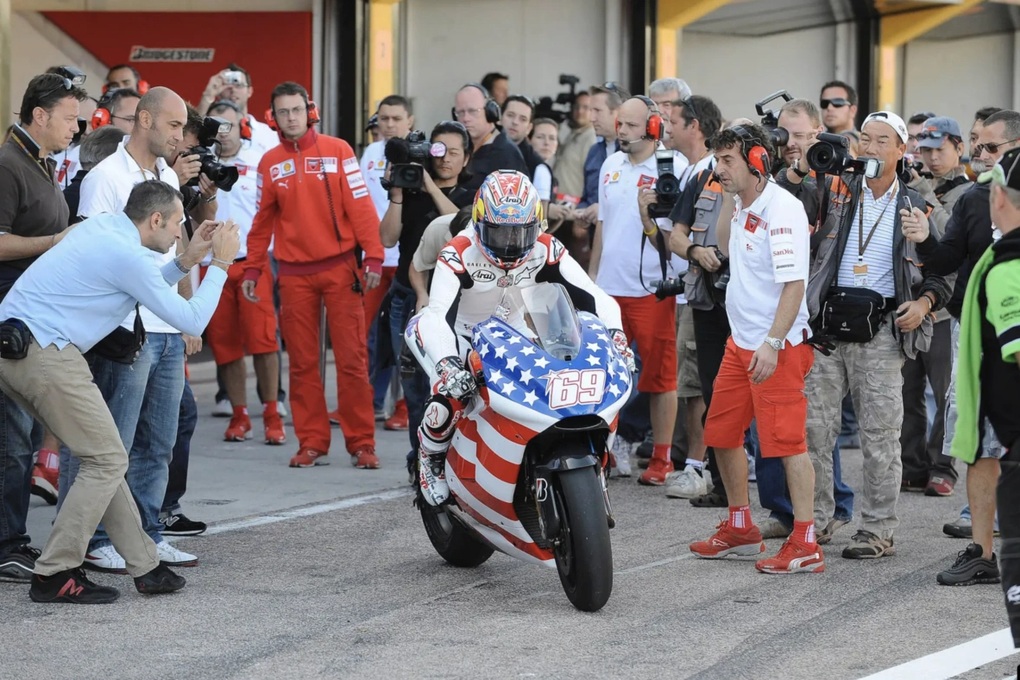 Chiếc xe đua huyền thoại của tay đua MotoGP quá cố được đấu giá, giá trị có thể lên tới 8 tỷ đồng - 2