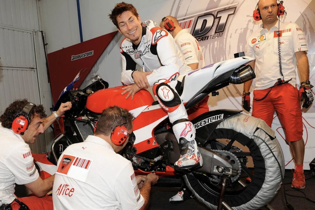 Chiếc xe đua huyền thoại của tay đua MotoGP quá cố được đấu giá, giá trị có thể lên tới 8 tỷ đồng - 4