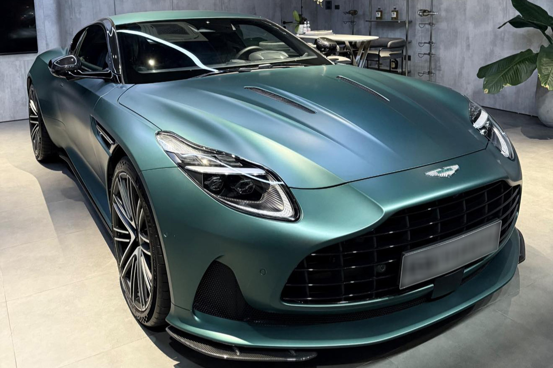 Chủ sở hữu Aston Martin DB12 độc nhất Việt Nam chịu lỗ 9 tỷ sau 600km - 1