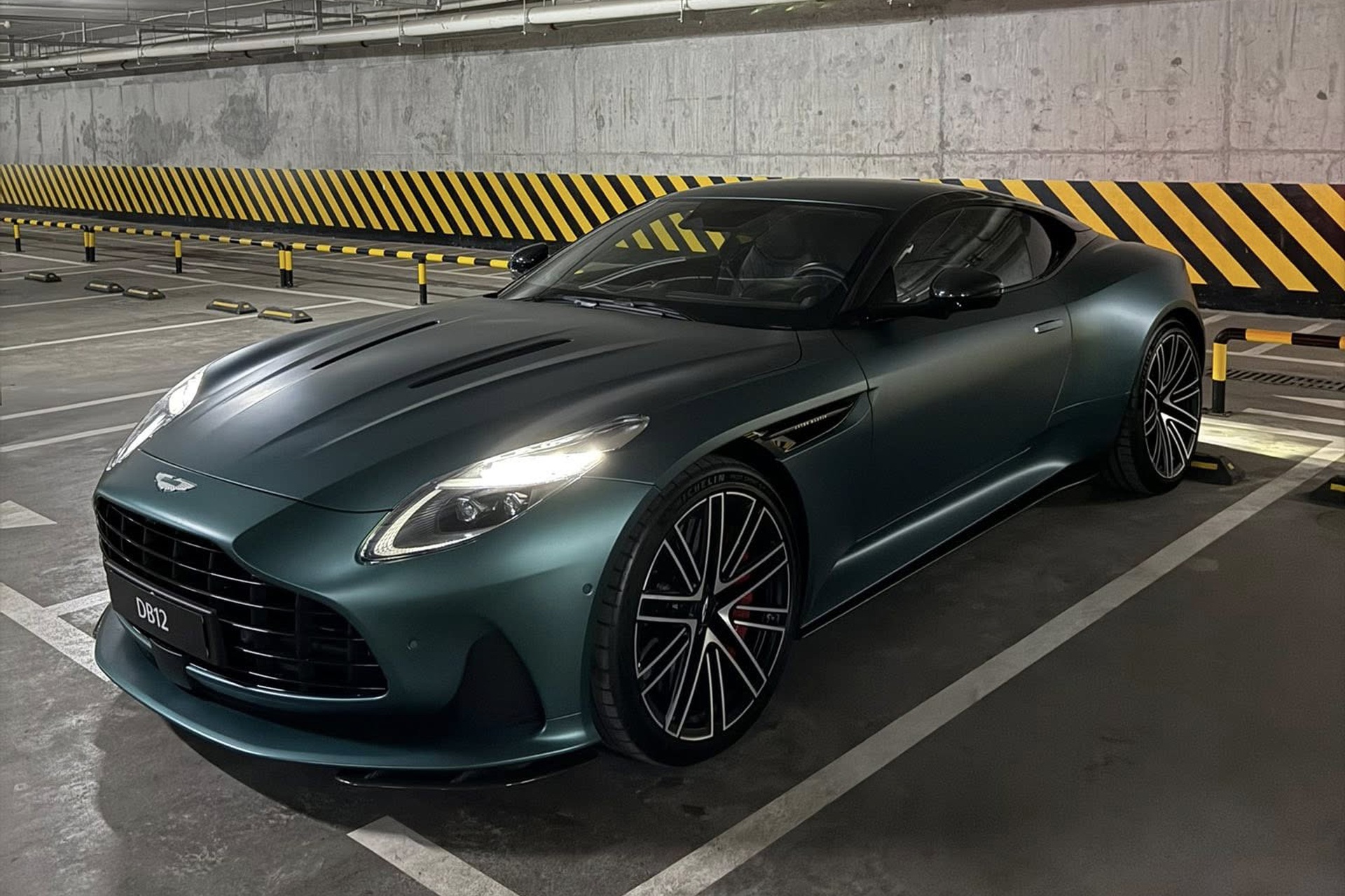 Chủ sở hữu Aston Martin DB12 độc nhất Việt Nam chịu lỗ 9 tỷ sau 600km - 2