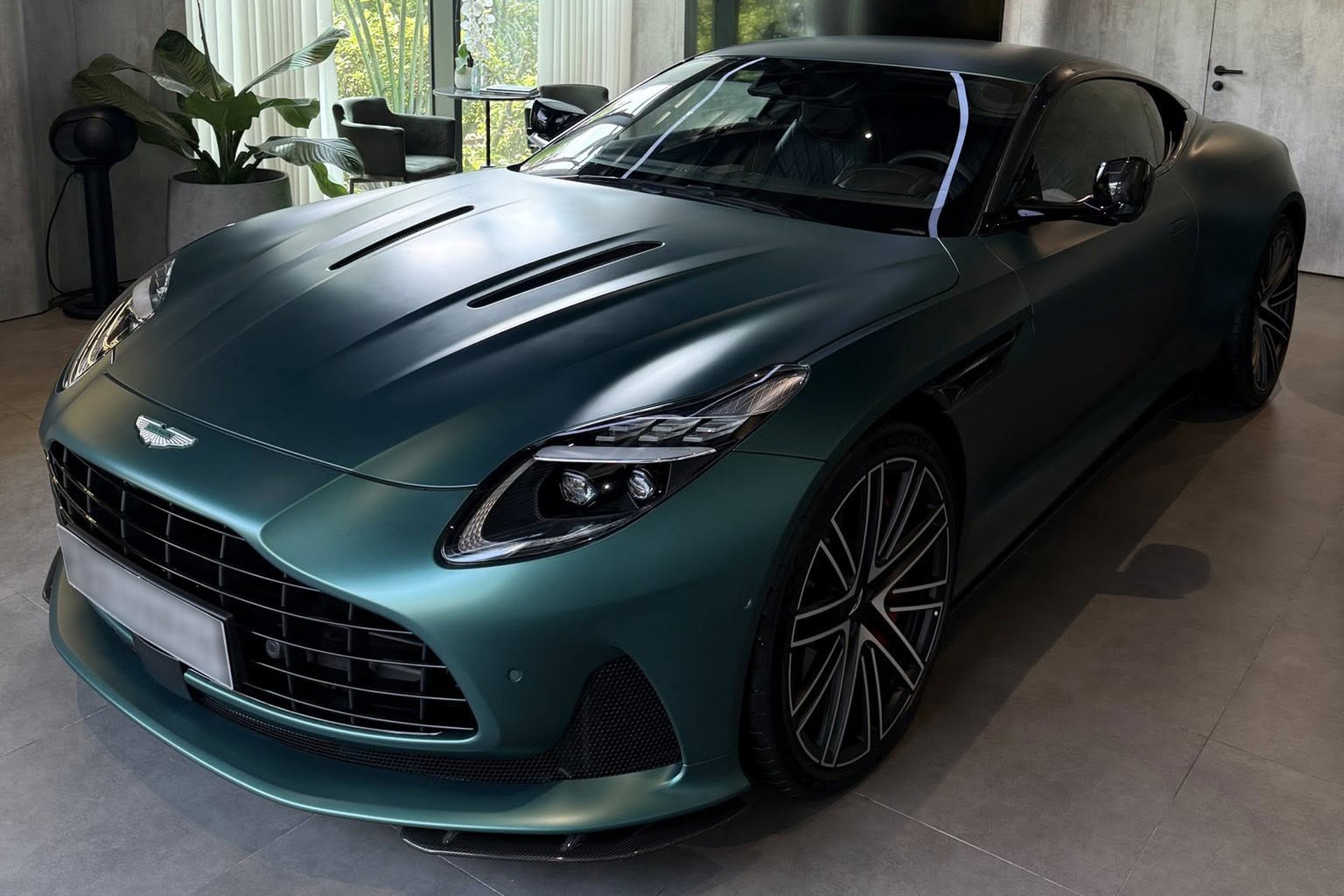 Chủ sở hữu Aston Martin DB12 độc nhất Việt Nam chịu lỗ 9 tỷ sau 600km - 8