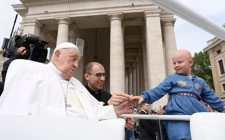 Di hài của Giáo hoàng Francis đã đến Vương cung Thánh đường Thánh Peter - Ảnh 15.