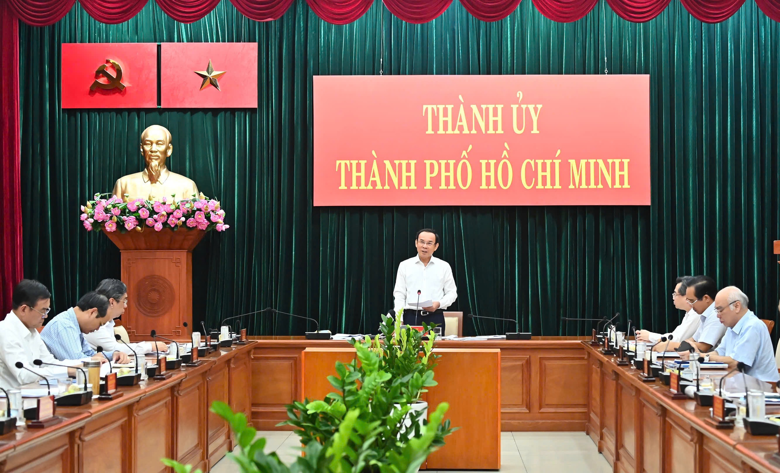Bí thư Thành ủy TP.HCM - Ảnh 1.