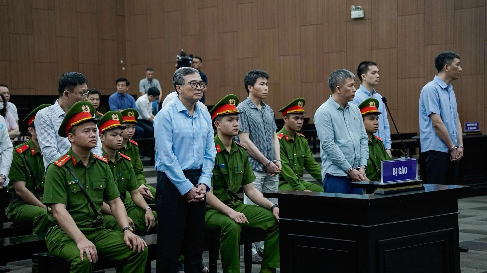 Luật sư: Cựu thứ trưởng Hoàng Quốc Vượng mắc nhiều bệnh, bị hội chứng ngừng thở khi ngủ - Ảnh 2.