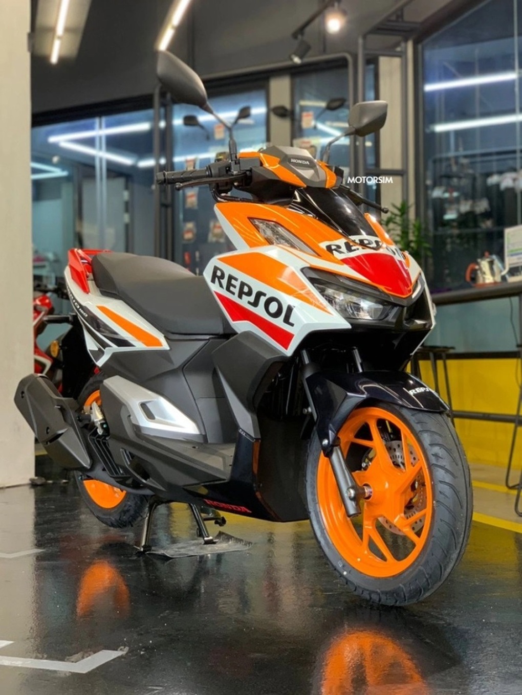 Đại lý tư nhân mở bán xe tay ga Honda phiên bản đặc biệt với giá trên 100 triệu - 1