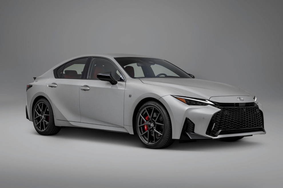 Lexus Tiếp Tục Khai Thác Dòng IS Sau 13 Năm, Gây Tranh Cãi Về Thiết Kế Giống Toyota - 1