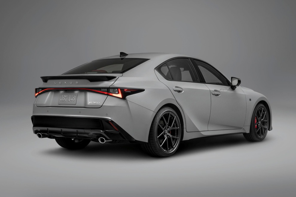 Lexus Tiếp Tục Khai Thác Dòng IS Sau 13 Năm, Gây Tranh Cãi Về Thiết Kế Giống Toyota - 2