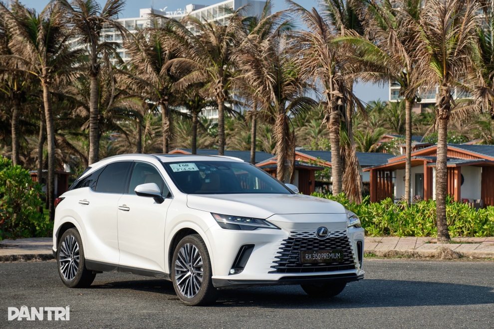 Lexus Tiếp Tục Khai Thác Dòng IS Sau 13 Năm, Gây Tranh Cãi Về Thiết Kế Giống Toyota - 5