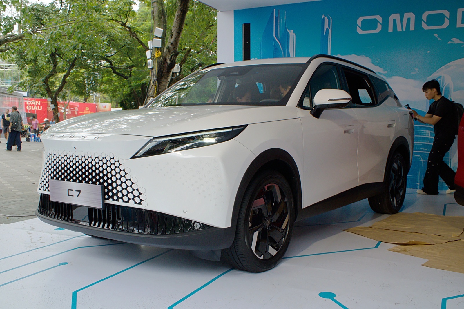 Omoda C7