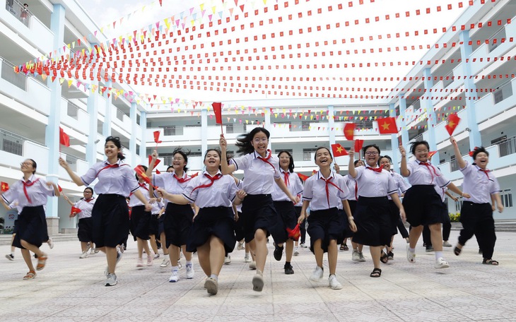 TP.HCM triển khai kế hoạch chuyển giao quản lý trường công cho UBND phường, xã - Ảnh 2.