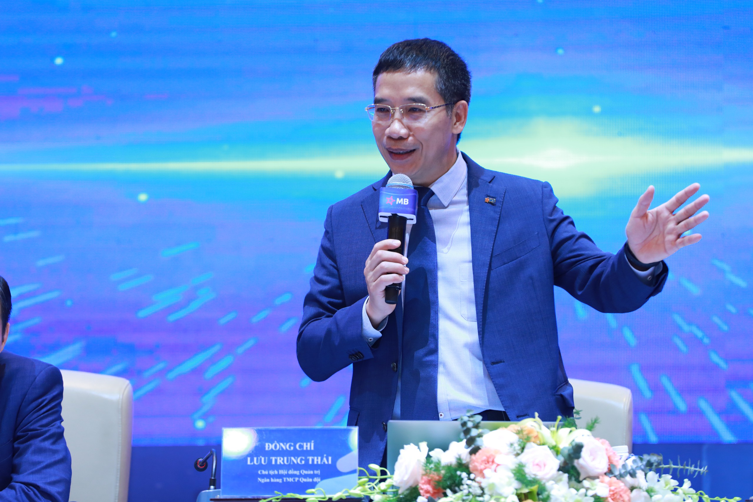 Ngân hàng tiên phong trong tuyển dụng giữa bối cảnh cắt giảm nhân sự - Ảnh 1.