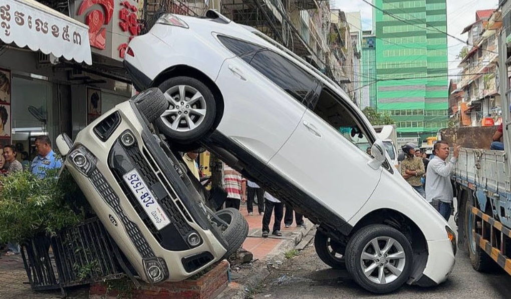 Tai nạn giao thông nghiêm trọng do tài xế thiếu chú ý - 1