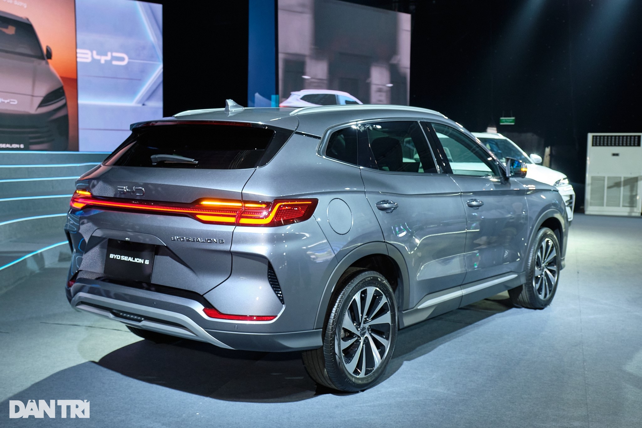 So sánh hai mẫu xe PHEV Trung Quốc: Chênh lệch 20 triệu đồng, ai sẽ nổi bật hơn? - 5