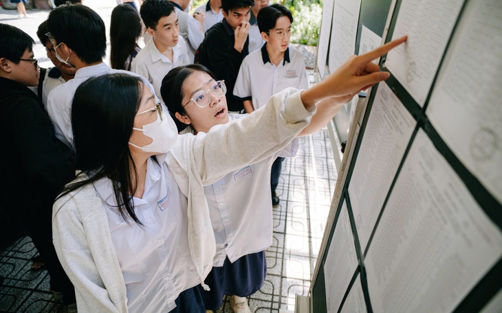 Tuyển sinh lớp 10 TP.HCM: Dự báo điểm thi tăng nhẹ - Ảnh 2.
