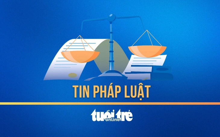 Người đàn ông chặn ô tô Mercedes, dùng đá đập phá ở Thủ Đức - Ảnh 2.
