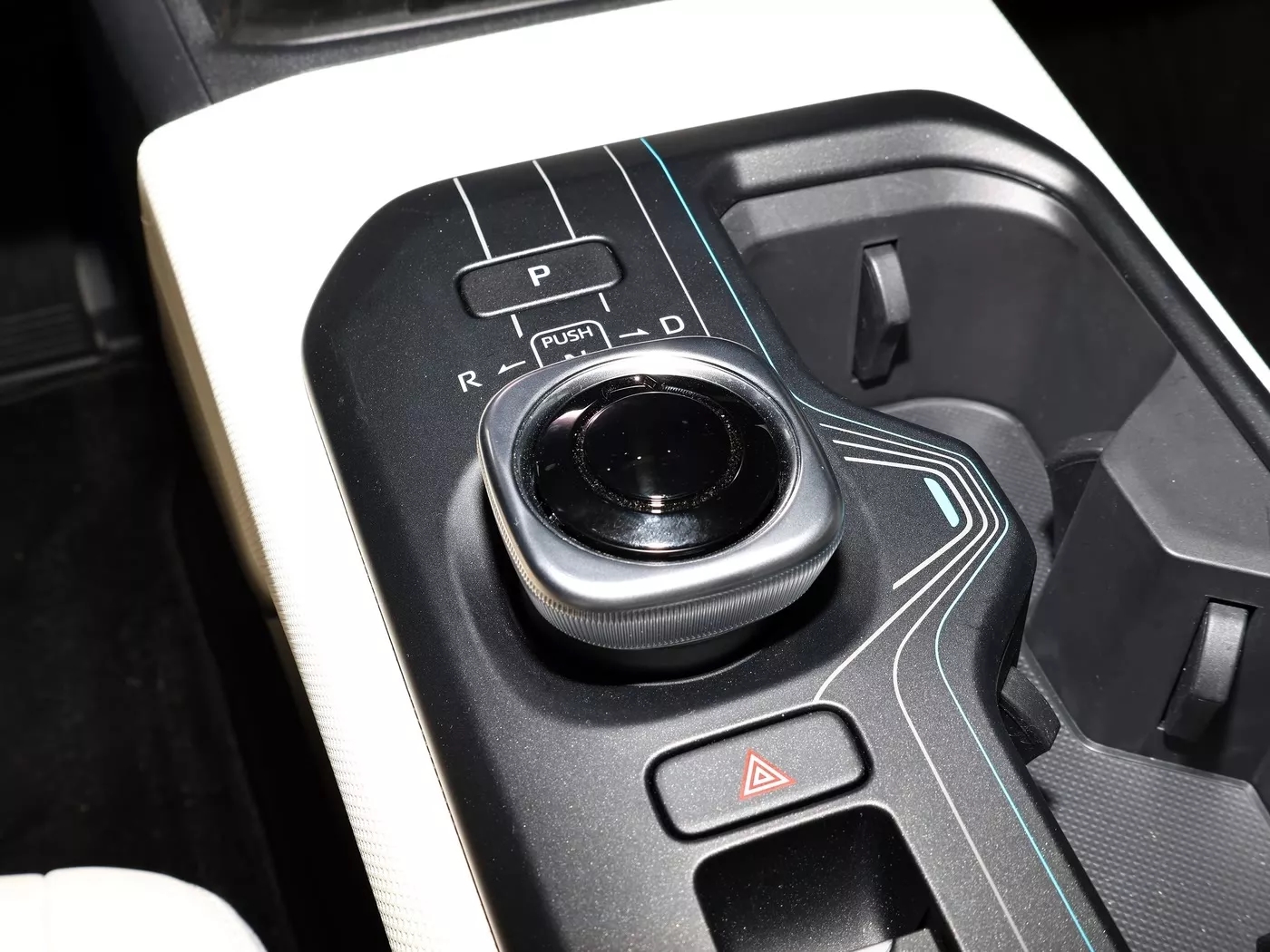 Xe điện bZ5 - Ảnh 8.