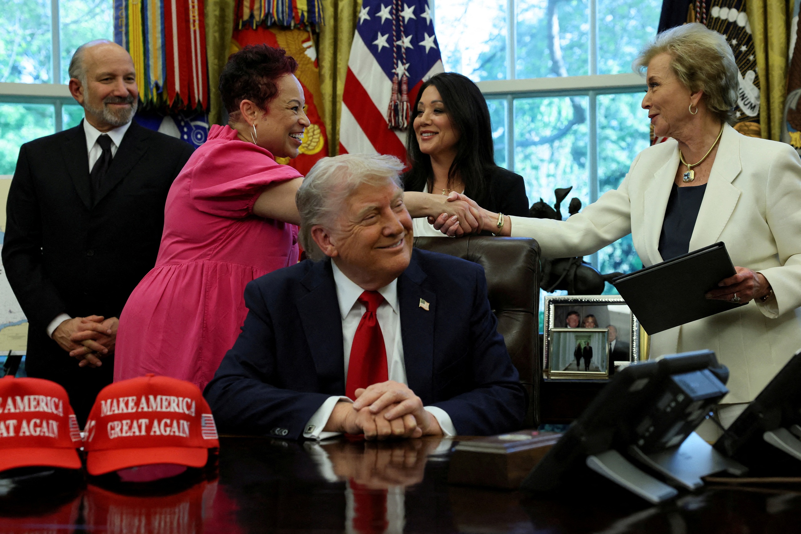 Tổng thống Trump thúc đẩy an ninh hàng không cho nước Mỹ - Ảnh 1.