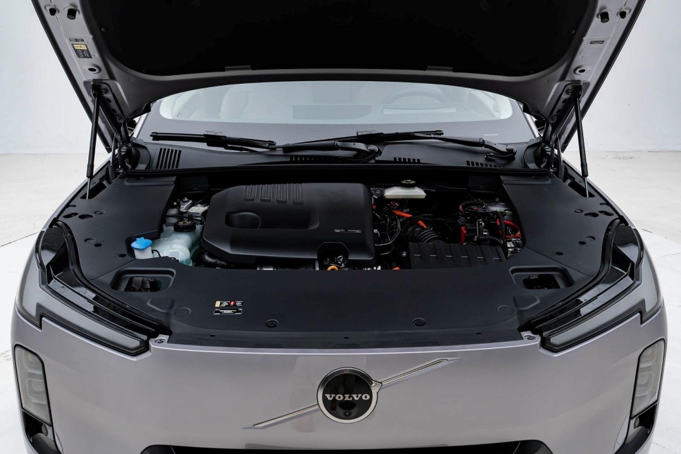 Volvo XC70 trở lại với diện mạo mới, khả năng chạy điện ấn tượng - 5