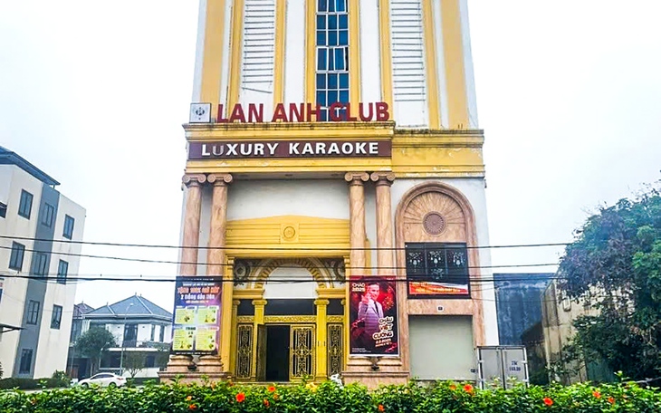 Mang dao tự chế đánh nhau, 10 người bị khởi tố - Ảnh 3.