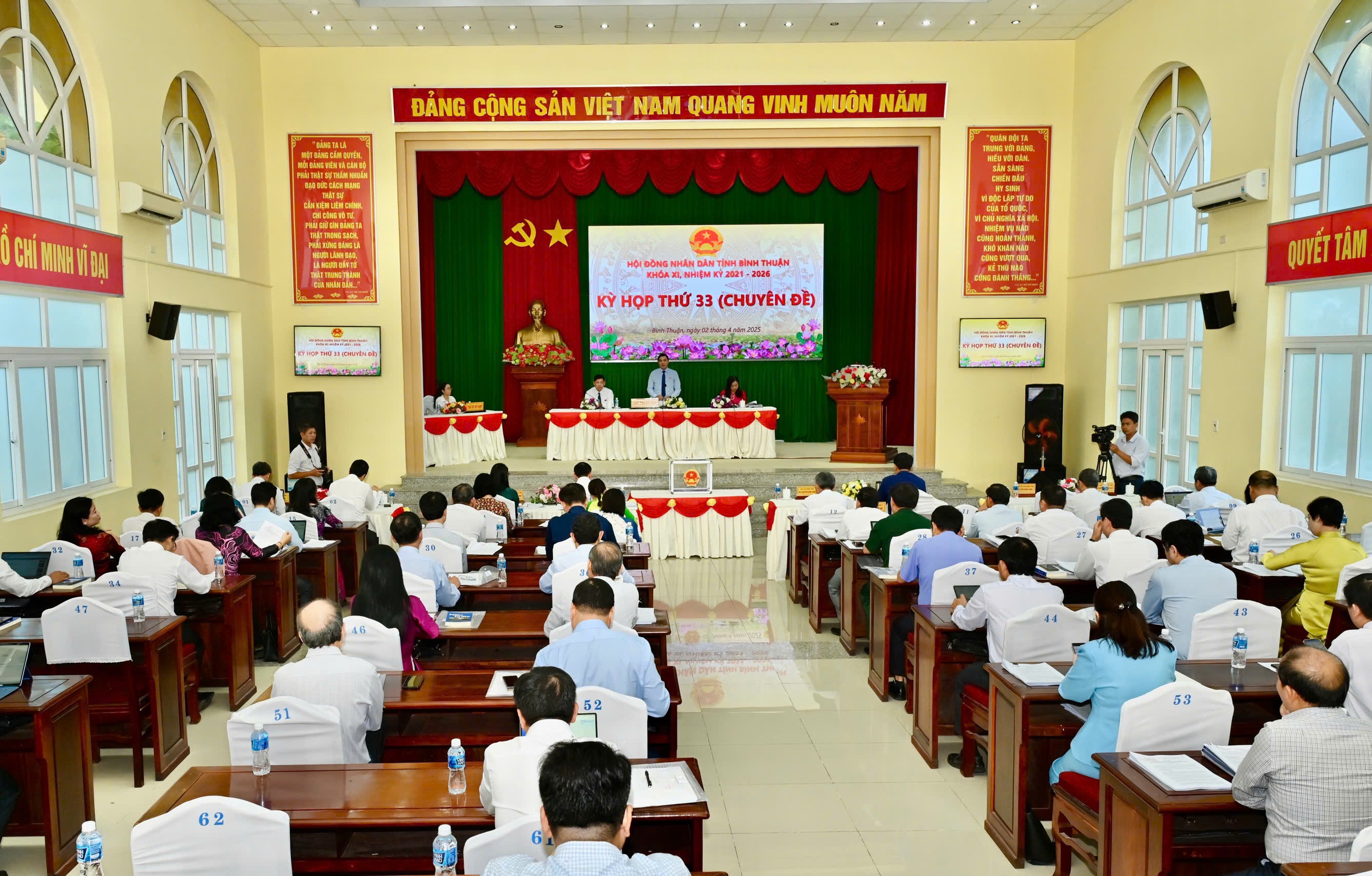 Bình Thuận Dự Kiến Chuyển Giao Toàn Bộ Cán Bộ Từ Cấp Huyện Sang Cấp Xã - Ảnh 1.