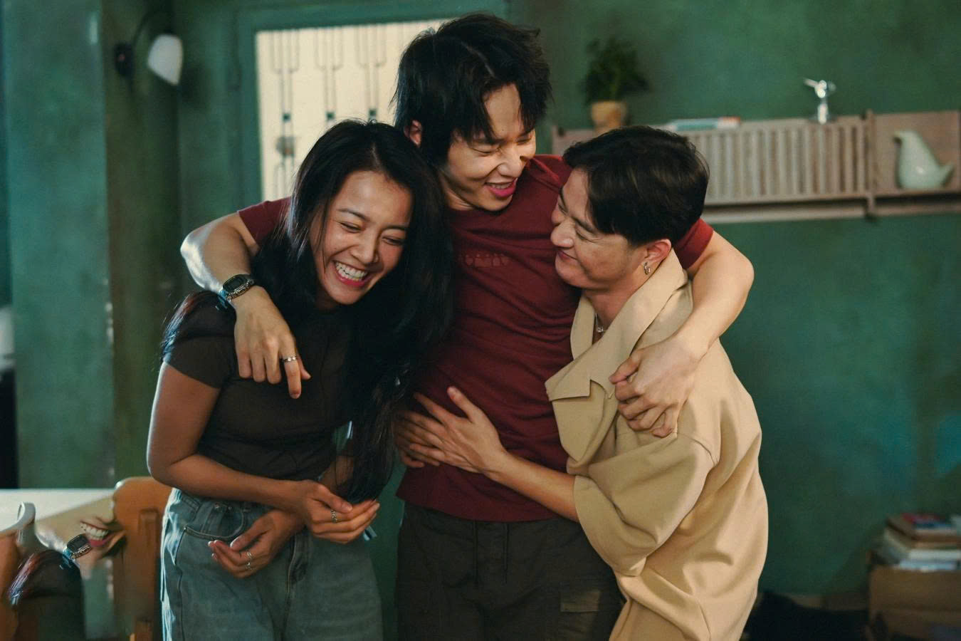 Dưới đáy hồ - Ảnh 1.
